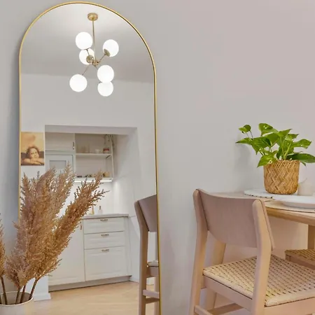 Charming Design Old Town Apartman